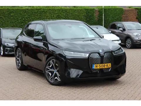 BMW iX xDrive40 High Exe. M Sport 77 kWh / SoH 97,1% / 360Camera / Head-up / Keyless / Softclose / 2