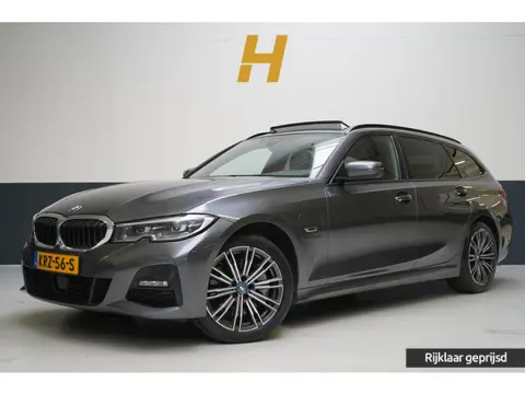 BMW 3-serie Touring 330e High Executive | SoH 90% | Panoramadak | Trekhaak | Memory | Stuurverwarmin