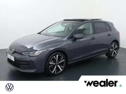 Volkswagen Golf 1.5 eHybrid Life Edition | 204 PK | SoH 100% | Panoramadak | Stoelverwarming | Achte