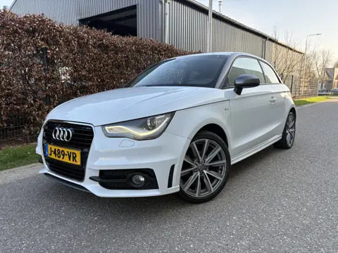 Audi A1 1.2 TFSI S edition / NAVI / AIRCO / STOELVERWARMING