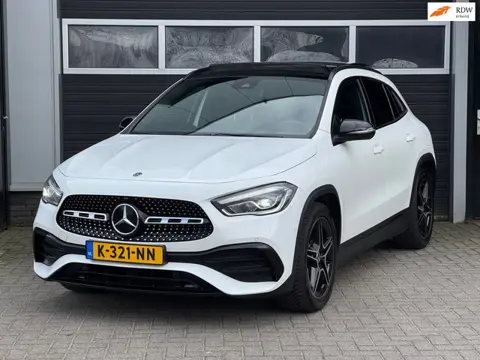 Mercedes-Benz GLA-klasse 200 AMG Pano, Led, Widescreen, Camera, Ambient