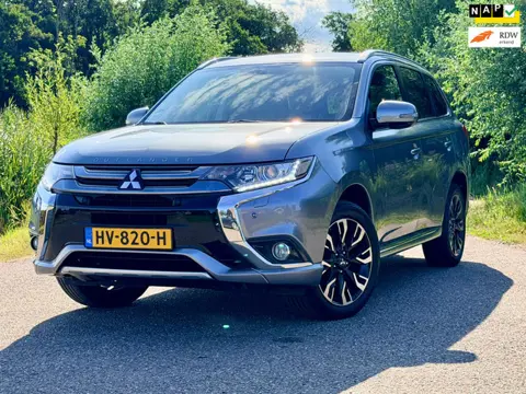 Mitsubishi Outlander 2.0 PHEV Executive Edition / Automaat / Airco / Navi / Camera / 2 Laadkabels / 