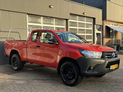 Toyota Hilux 2.4 D-4D-F Xtra Cab Cool Comfort Airco Trekhaak 3500kg trekgewicht Telefoonverbinding P