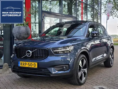 Volvo XC40 1.5 T4 Recharge R-Design | SOH 99,34% | Panoramadak | Wegkl. Trekhaak | Navigatie | Parke