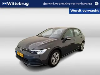 Volkswagen Golf 1.0 eTSI Life / AUTOMAAT/ CRUISE/ STOELVERWARMING/ KEYLESS/ DIGITAL DASH/ NAVI/ 16''