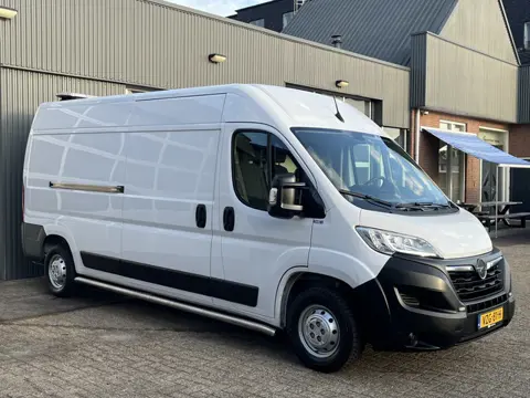 Opel Movano 2.2D 140 L3H2 Kastinrichting Airco Cruise controle Trekhaak 2500kg trekgewicht Apple car
