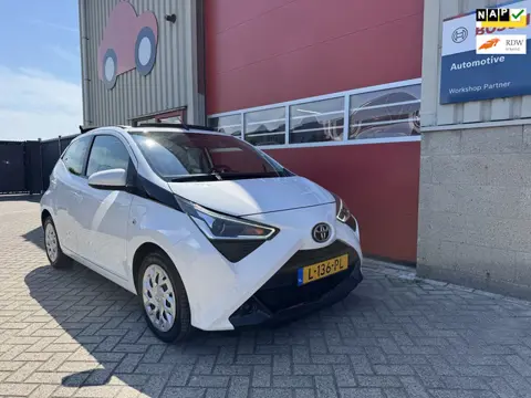 Toyota Aygo 1.0 VVT-i x-play cabrio, Carplay, Camera, Bluetooth, Navigatie, NAP, 1e eig en Dealer on