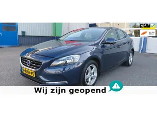 Volvo V40 1.6 T3 Momentum, in Excellent mooie staat verkerende 100 % Volvo dealer onderhouden auto.