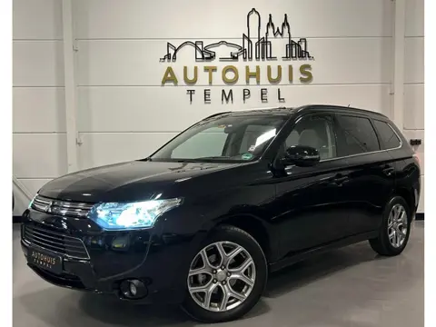 Mitsubishi Outlander 2.0 PHEV Instyle Nap Airco Pano Cruise Keyless Trekhaak Leder Carplay