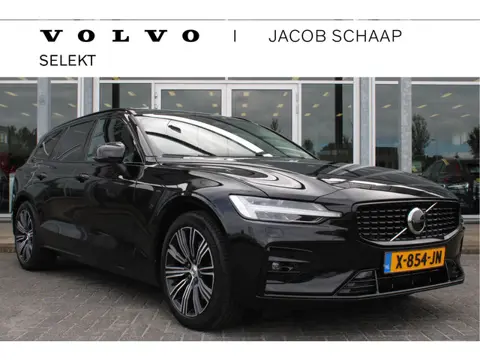 Volvo V60 B4 198PK Automaat Plus Dark | Schuif/kanteldak | Trekhaak | El. Stoelen | Draadloze telefo
