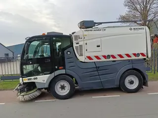 Mathieu grand azura MC 400 sweeper bezemwagen veegmachine