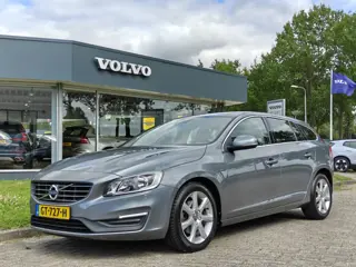 Volvo V60 T3 152PK Automaat Momentum | Trekhaak | Cruise Control | Parkeersensoor Achter | 17'' |