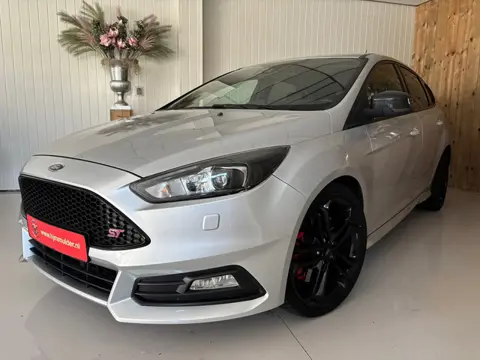 Ford FOCUS 2.0 ST-3, RECARO, 250PK, DEALER ONDERHOUDEN, SONY, CAMERA,