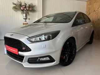 Ford FOCUS 2.0 ST-3, RECARO, 250PK, DEALER ONDERHOUDEN, SONY, CAMERA,