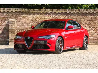 Alfa Romeo Giulia 2.9 V6 Quadrifoglio Performance Edition "Manual and Carbon Seats by Sparco" Less t