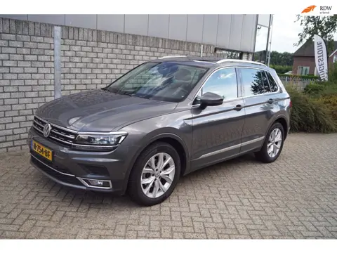 Volkswagen Tiguan 1.5 TSI ACT Highline Autom Panodak Alcantara Navi Camera Clima Apple Carplay Adapt