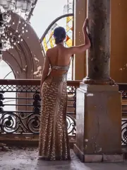 Wil Crooymans (XX-XXI) - Dressed in gold