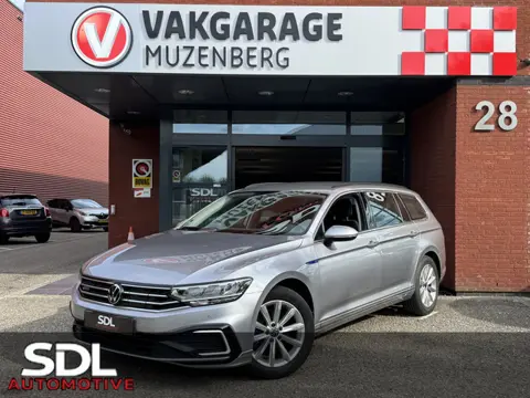 Volkswagen Passat Variant 1.4 TSI PHEV GTE Business // LED // ADAP. CRUISE // NAVI + CARPLAY // CAME