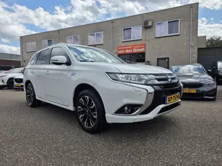 Mitsubishi Outlander PHEV Executive Edition Navi Camera Nl Auto Xenon Leder PDC Stoelverwarming