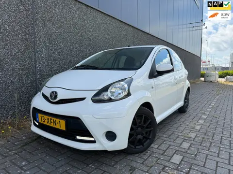 Toyota Aygo 1.0 VVT-i Aspiration/Nieuwe APK en beurt!