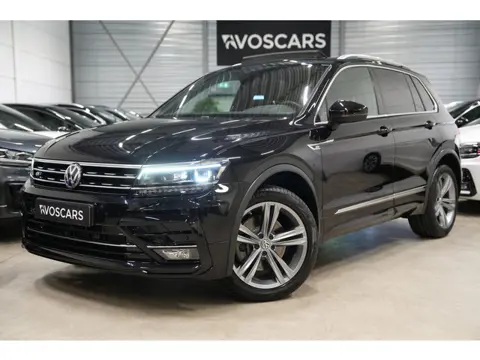 Volkswagen Tiguan 2.0 TSI 4Motion 3x R-Line * Pano - Trekhaak - Virtual - 360° Cam - Keyless - Head 