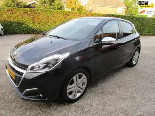 Peugeot 208 1.2 PureTech Signature navi airco trekhaak mooi
