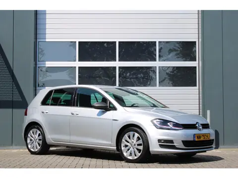 Volkswagen Golf 1.2 TSI Highline Clima/Stoelverwarming/PDCv+a/Navi/Bluetooth/LED/RadioCD.AUX.USB/17"