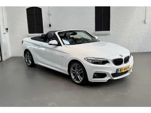 BMW 2 Serie Cabrio 220i Centennial High Executive M-Sport Org. NED.