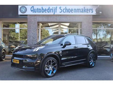 Lynk & Co 01 1.5 TREKHAAK ZWARTE-HEMEL ROLHOES MY23 360-CAMERA PANO/SCHUIF INFINITY DAB NAVI CARPLAY