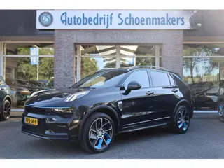 Lynk & Co 01 1.5 TREKHAAK ZWARTE-HEMEL ROLHOES MY23 360-CAMERA PANO/SCHUIF INFINITY DAB NAVI CARPLAY