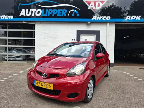 Toyota Aygo 1.0-12V Aspiration Red /Nieuwe apk bij aflevering/AUTOMAAT/carplay/Airco/Lm velgen/5 drs