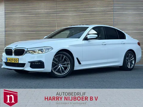 BMW 5 Serie 520d xDrive High Executive Trekhaak / Lederen bekleding / Navigatie / Panodak