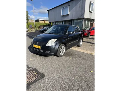 Suzuki Swift 1.3 Shogun 5 Deurs,Airco. Zeer goed rijdende en nette Swift met een nieuwe Apk (07-08-2