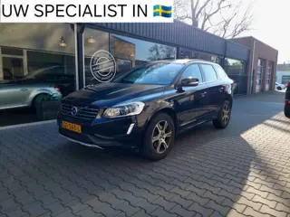 Volvo XC60 2.0 T5 FWD Momentum Dealer oh Telefoon Origineel NL Navi PDC Regensensor Trekhaak Electri