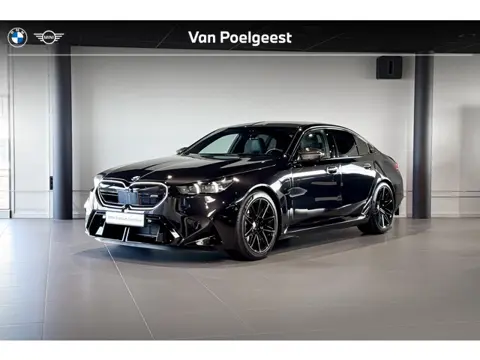 BMW M5 Sedan | Bowers & Wilkins | Carbon Pack | Iconic Glow | Comfort Access | Trekhaak |
