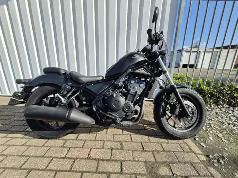 Honda Rebel 500 uit 2025, nagenoeg nieuwe chopper
