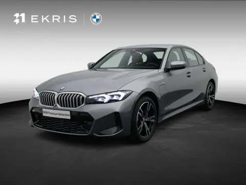 BMW 3 Serie Sedan 330e M Sportpakket | Achteruitrijcamera | Parking Assistant | 18''