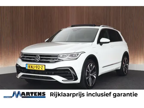 Volkswagen Tiguan 1.4 TSI 245pk DSG eHybrid R-Line Business+ Panoramadak Trekhaak Camera Stoelverwar
