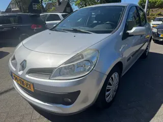 Renault Clio 1.6-16V AutomaatApk 21/4/27,LEES Advertentie