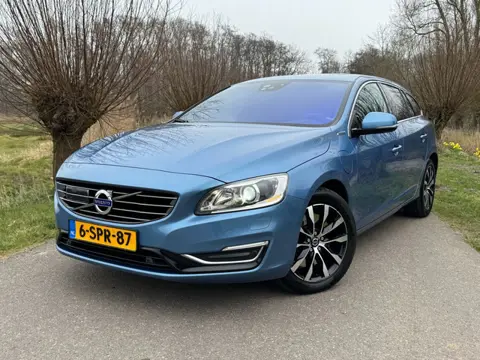 Volvo V60 2.4 D6 AWD Plug-In Hybrid Summum Automaat / Schuif-/Kanteldak / Camera / Navi / BLIS / Pre