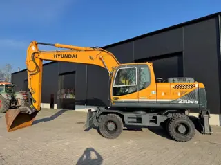 Hyundai 210-W9 LOW HOURS! 3200 HR BLADE AND STAMPS !!