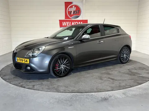Alfa Romeo Giulietta 1.4 T Exclusive, Bose, Clima, Cruise, Leder, Navi, 18 inch, Blue tooth, Parkeer