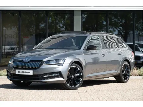 Škoda Superb Combi 1.4 TSI iV Sportline Business | Pano | Trekhaak | ACC | 19" | Elek. stoelen | Sta