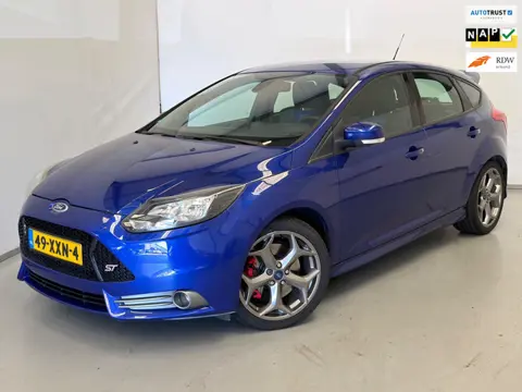 Ford Focus 2.0 EcoBoost ST-2 / Recaro / Remus / Cruise