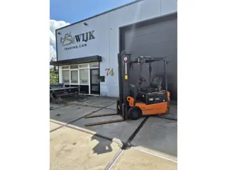 2017 Doosan 1600kg triplex sideshift