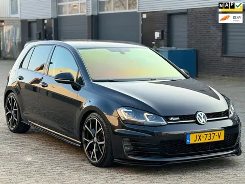 Volkswagen Golf 1.2 TSI Highline Virtual Cockpit R-line Camera Cruise Boekjes