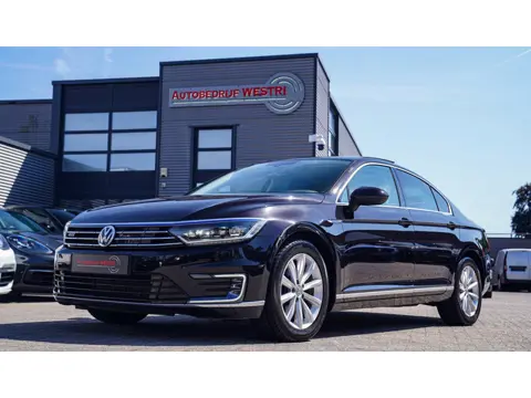 Volkswagen Passat 1.4 TSI GTE Connected Series Plus | Adaptief Cruise Control | Panorama | Apple Car