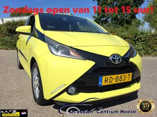 Toyota Aygo 1.0 VVT-i x-Joy, Camera! Clima! Half Leder! Trekhaak! VAN/VOOR Weken!