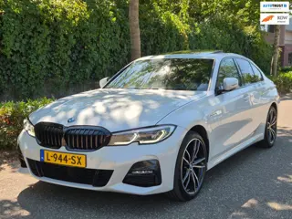 BMW 3-serie G20 M Sport 330e High Executive HUD Schuifdak Camera CarPlay Keyless 19inch velgen H&K S