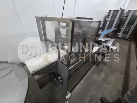 Ulma PV-350 flowpackmachine met lange invoerband